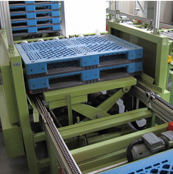 Pallet stacker dispenser